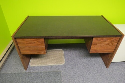 Office desk, Bureau *Location: 45 rue Alphonse-Desjardins, Salaberry-de-Valleyfield*