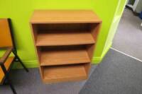 (1) 3-shelf bookshelf, (1) 2- shelf bookshelf on wheels, (1) &eacute;tag&egrave;re &agrave; livres, (1) &eacute;tag&egrave;re &agrave; livres sur roues *Location: 45 rue Alphonse-Desjardins, Salaberry-de-Valleyfield*