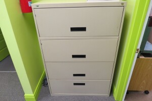 4-door filing cabinet // 4-portes classeur *Location: 45 rue Alphonse-Desjardins, Salaberry-de-Valleyfield*