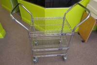 Metal cart on wheels// Chariot en m&eacute;tal sur roues *Location: 45 rue Alphonse-Desjardins, Salaberry-de-Valleyfield*