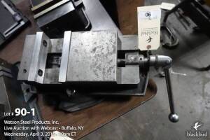 Machine vise with base