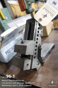 Machine vise with sine plate