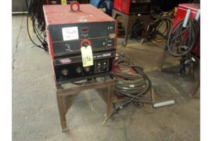 MIG WELDER, LINCOLN MDL. CV305, new 2014, 315 amps @ 32 v., 100% duty cycle, Lincoln Mdl.LF72 wire feeder, floor tractor, S/N U1140907587