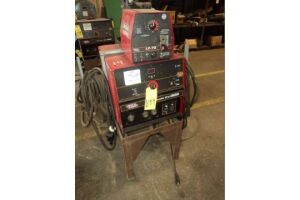 MIG WELDER, LINCOLN MDL. CV305, new 2014, 315 amps @ 32 v., 100% duty cycle, Lincoln Mdl.LF72 wire feeder, floor tractor, S/N U1140907577