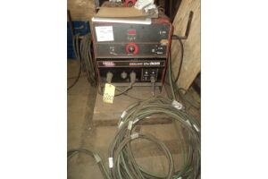 MIG WELDER, LINCOLN MDL. CV305, new 2014, 315 amps @ 32 v., 100% duty cycle, Lincoln Mdl.LF72 wire feeder, floor tractor, S/N U1140907129