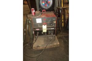 MIG WELDER, LINCOLN MDL. CV305, new 2014, 315 amps @ 32 v., 100% duty cycle, Lincoln Mdl.LF72 wire feeder, floor tractor, S/N U1141000021