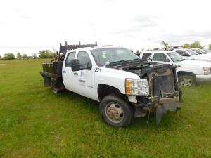 2011 Chevrolet 3500 HD 4x4 Crew Cab Flatbed Truck, VIN 1GB4KZCG1BF147201, 9 ft. Flatbed with Tool Boxes, V8 Vortec Engine, Automatic (needs transmission & body parts)