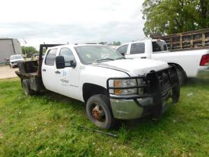 2008 Chevrolet 3500 HD 4x4 Crew Cab Flatbed Truck, VIN 1GCJK33698F182550, 9 ft. Flatbed with Tool Boxes & Gooseneck Hitch, Duramax Diesel Engine, Allison Automatic Transmission (needs rear end)