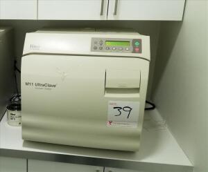 Ritter UltraClave automatic sterilizer, model M11, s/n V1351672