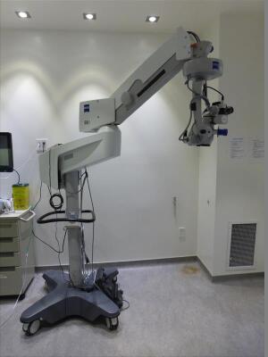 Zeiss surgical microscope, model OPMI VISU 160, s/n 6213105519, set on S88 suspension system