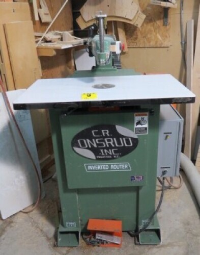 C.R. ONSRUD Inc Toupie defonceuse, Mod. 3025, Annee 1996, S/N 30960812// C.R ONSRUD Inc. Inverted Router Mod. 3025, Year 1996, S/N 30960812