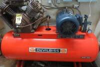 DEVILBISS Compresseur d'air horizontal 15 forces, Mod. VAV-5061, S/N 28228HD, Press Max de service : 175// DEVILBISS Horizontal air compressor, Mod. VAV-5061, S/N 28228HD Max operator PRESS 175