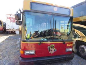 2002 Gillig Lowfloor Shuttle Bus, VIN 15GGD181421071973, Cummins ISC 8.3 Engine, 40 Seats, 307,937 Miles (est.), #4009 Not Driveable, Located at Shumaker
