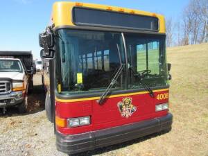2002 Gillig Lowfloor Shuttle Bus, VIN 15GGD181821071975, Cummins ISC 8.3 Engine, 40 Seats, 336,543 Miles (est.), # 4008 Not Driveable, Located at Shumaker