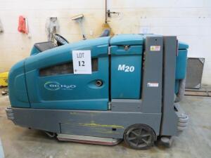 TENNANT M20 RIDE ON SWEEPER, SCRUBBER HRS: 660 (NO PROPANE TANK)