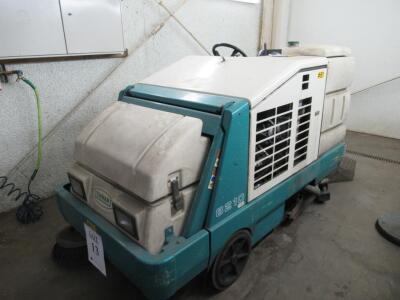 TENNANT 8210 ES PROPANE POWER OPERATED CLEANING MACHINE UNIT# 61