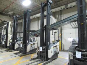 2009 CROWN RD 5200 SERIES HIGH REACH SIT/STAND FORKLIFT 36 VOLT MODEL RD5285S-30 WITH 7320 HOURS UNIT# 73