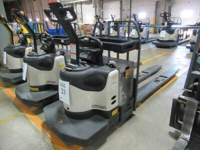 CROWN PE 4500 SERIES 6,000 POUND CAPACITY DOUBLE JACK MODEL PE 4500-60 UNIT# 406 (BATTERY CHARGER NOT INCLUDED, SOLD SEPERATLY)