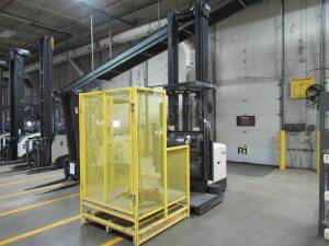 2008 CROWN SP 3500 SERIES ORDER PICKER FORKLIFT 36 VOLT MODEL SP3550H-30 WITH 9,867 HOURS AND 35' FOOT HEIGHT REACH CAPABILITY UNIT# 90 (BATTERY CHARGER NOT INCLUDED, SOLD SEPERATLY)