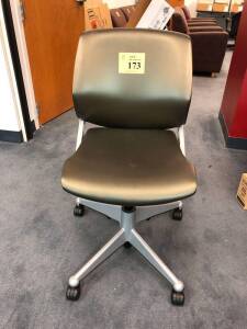 VECTA SWIVEL CHAIR