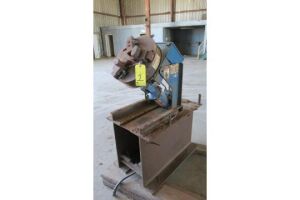 WELDING POSITIONER, PANDJIRIS MDL. 3.5-3, 350 lbs. @ 3" L.C., 132 lbs. @ 12" L.C., Pandjiris Mdl. 11-20 gripper chuck, manual tilt, fabricated ste...