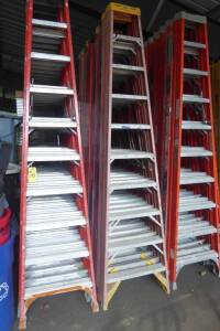 Fiberglass Step Ladder, 10'