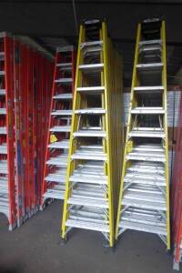 Fiberglass Step Ladder, 10'