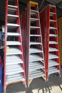 Fiberglass Step Ladder, 10'