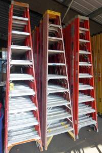 Fiberglass Step Ladder, 10'