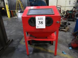 CENTRAL PNEUMATIC 40 POUND CAPACITY FLOOR BLAST CABINET