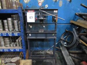 DAKE 25 TON HAND OPERATED HYDRAULIC PRESS MODEL 907001