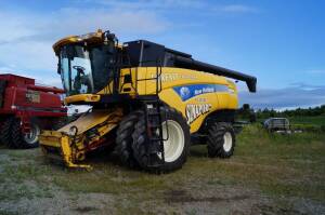 2008 NEW HOLLAND CX8080 Combine Harvester