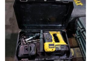 DEWALT DC212 HAMMER DRILL, 18V, CHARGER, WITH EXTRA BATTERY & CASE
