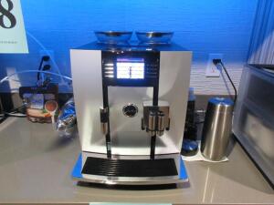 JURA 676 AUTOMATIC COFFEE MACHINE