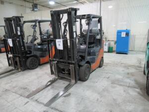TOYOTA 8FGCU25 4,500 POUND CAPACITY FORKLIFT WITH UP/DOWN, TILT, SIDE SHIFT, AND 25,995 HOURS