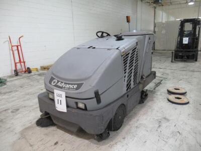 NILFISK-ADVANCE CAPTOR 4800 LP FLOOR CLEANING MACHINE WITH 2,030 HOURS