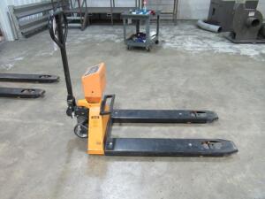 ULINE PALLET TRUCK SCALE 5,000 POUND CAPACITY MODEL H-1679 WITH AC