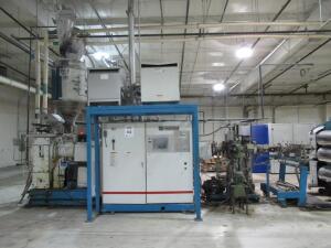 Piecemeal Lot: CINCINNATI 4.5" MILACRON VENTED, 32/1 L/D SINGLE SCREW EXTRUDER WITH ESTIMATED 250 HORSEPOWER DC MOTOR AND SCR CONTROL, TEMPERATURE CONTROL PANEL, SPARE SCREWS, AND KRYENBORG DUAL BOLT SCREEN CHANGER WITH ASSORT SPARE PARTS (PLEASE NOTE: 